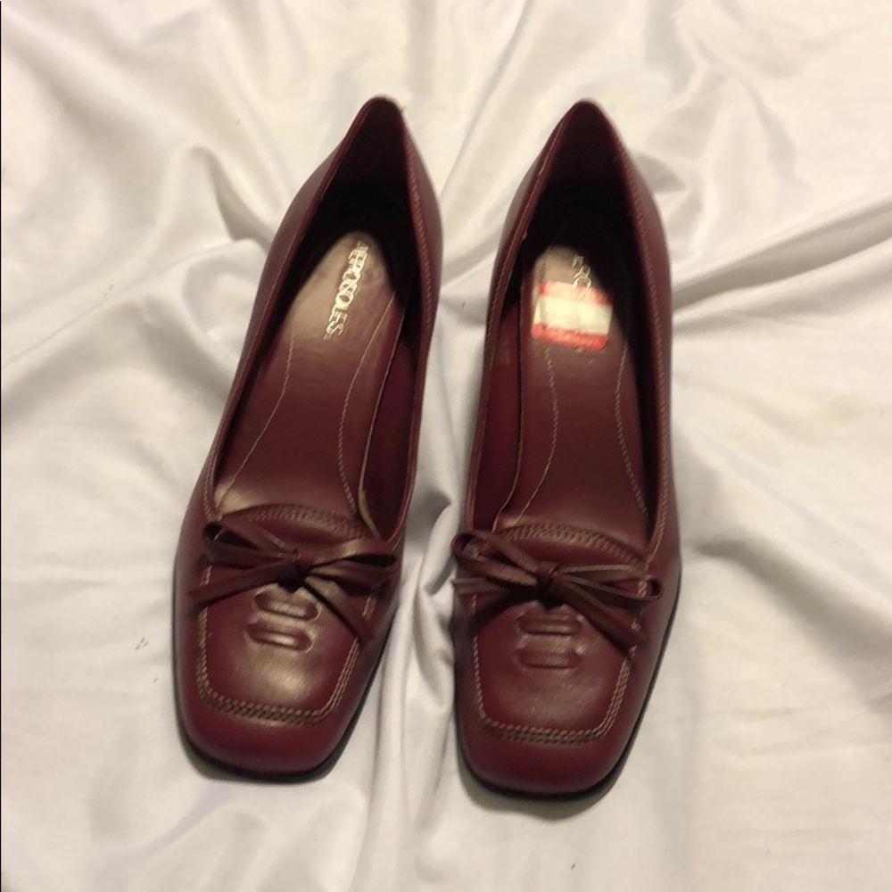 Aerosoles mauve/burgundy heels never been worn
